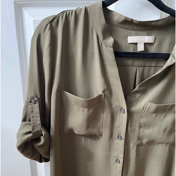 Banana Republic Olive Green Blouse - Picture 3 of 4
